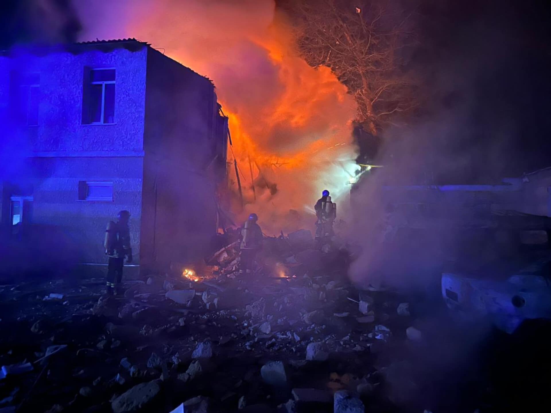 FOTO Odesa, atacată de drone rusești noaptea trecută. O clădire a luat foc