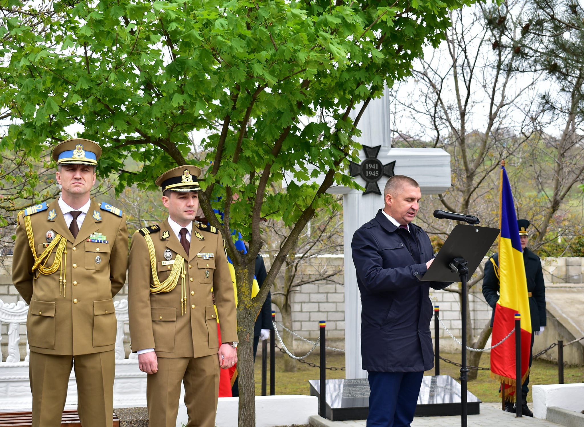 FOTO Monument al eroilor români, inaugurat la Hîncești. La eveniment a participat și un oficial din România