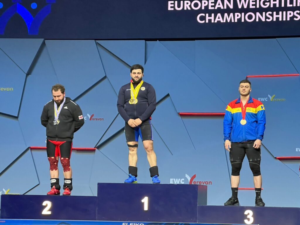 (FOTO) Încă o medalie pentru Moldova. Sportivul Tudor Bratu a luat bronzul la Campionatul European de Haltere din Armenia