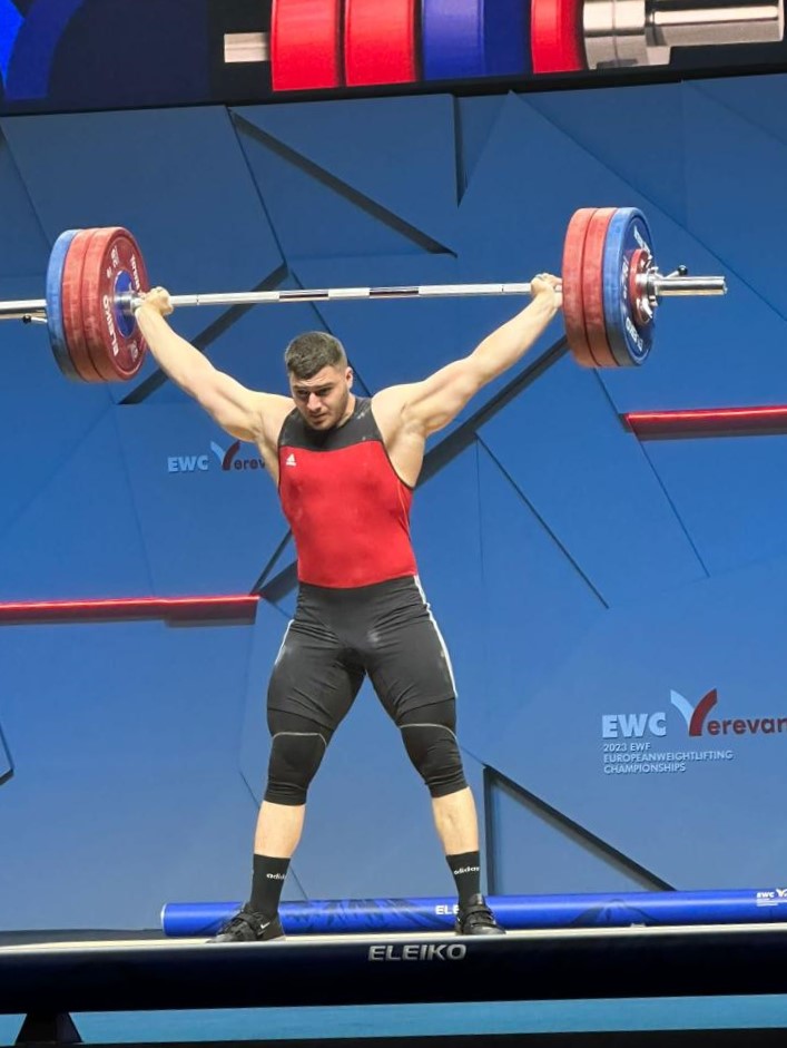 (FOTO) Încă o medalie pentru Moldova. Sportivul Tudor Bratu a luat bronzul la Campionatul European de Haltere din Armenia