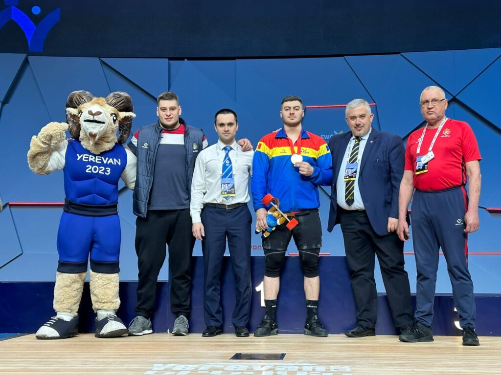 (FOTO) Încă o medalie pentru Moldova. Sportivul Tudor Bratu a luat bronzul la Campionatul European de Haltere din Armenia