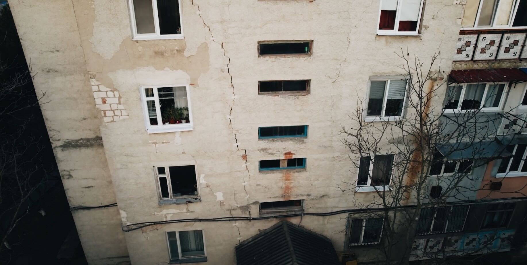 (ВИДЕО) Дом в Шолданештах еще в декабре советовали срочно укрепить, а жителей эвакуировать. Проект ремонта все еще проверяют
