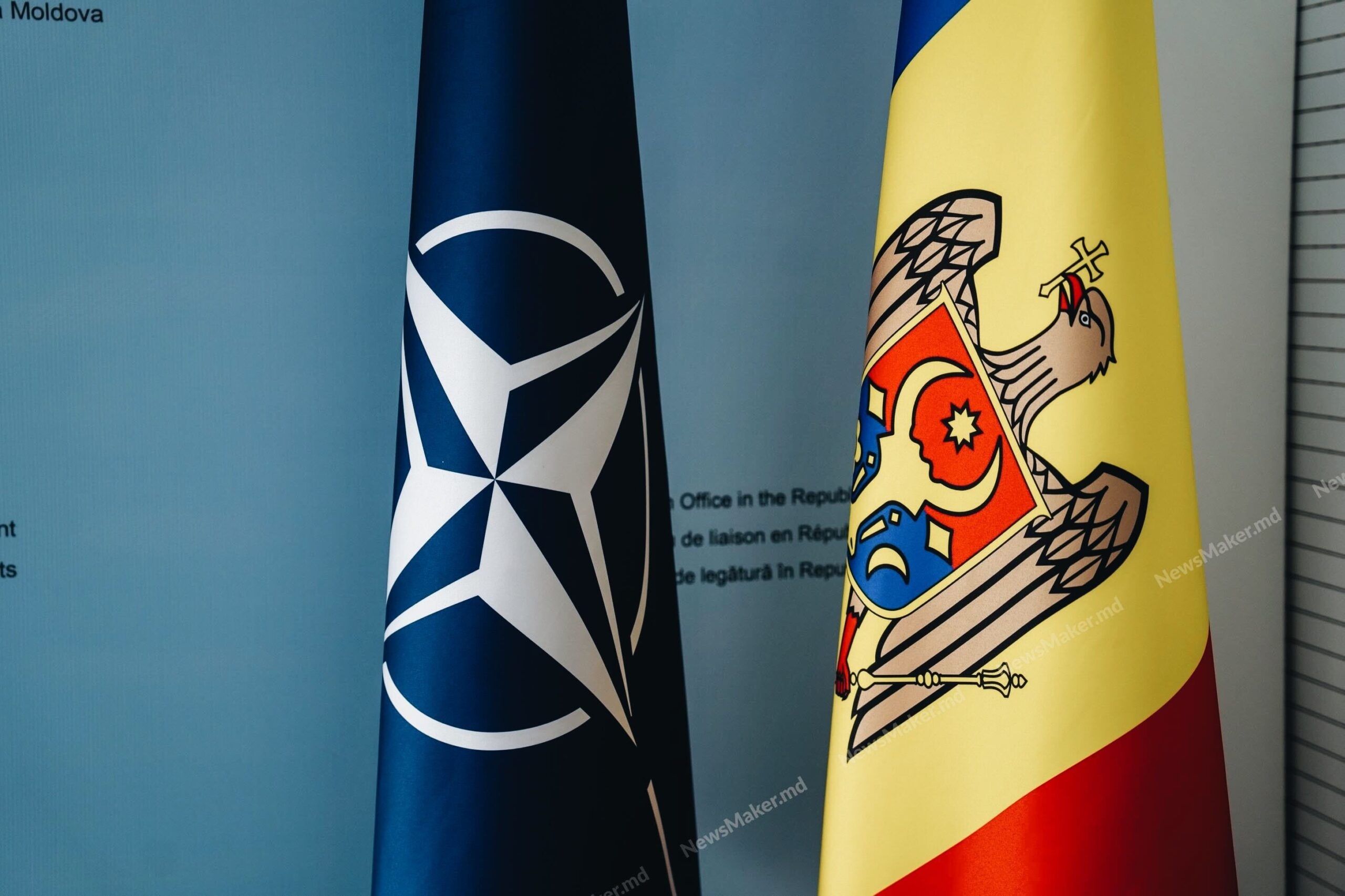 (ВИДЕО) «Двери НАТО открыты для европейских демократий». Глава управления НАТО о нейтралитете Молдовы и войне в Украине. Интервью NM