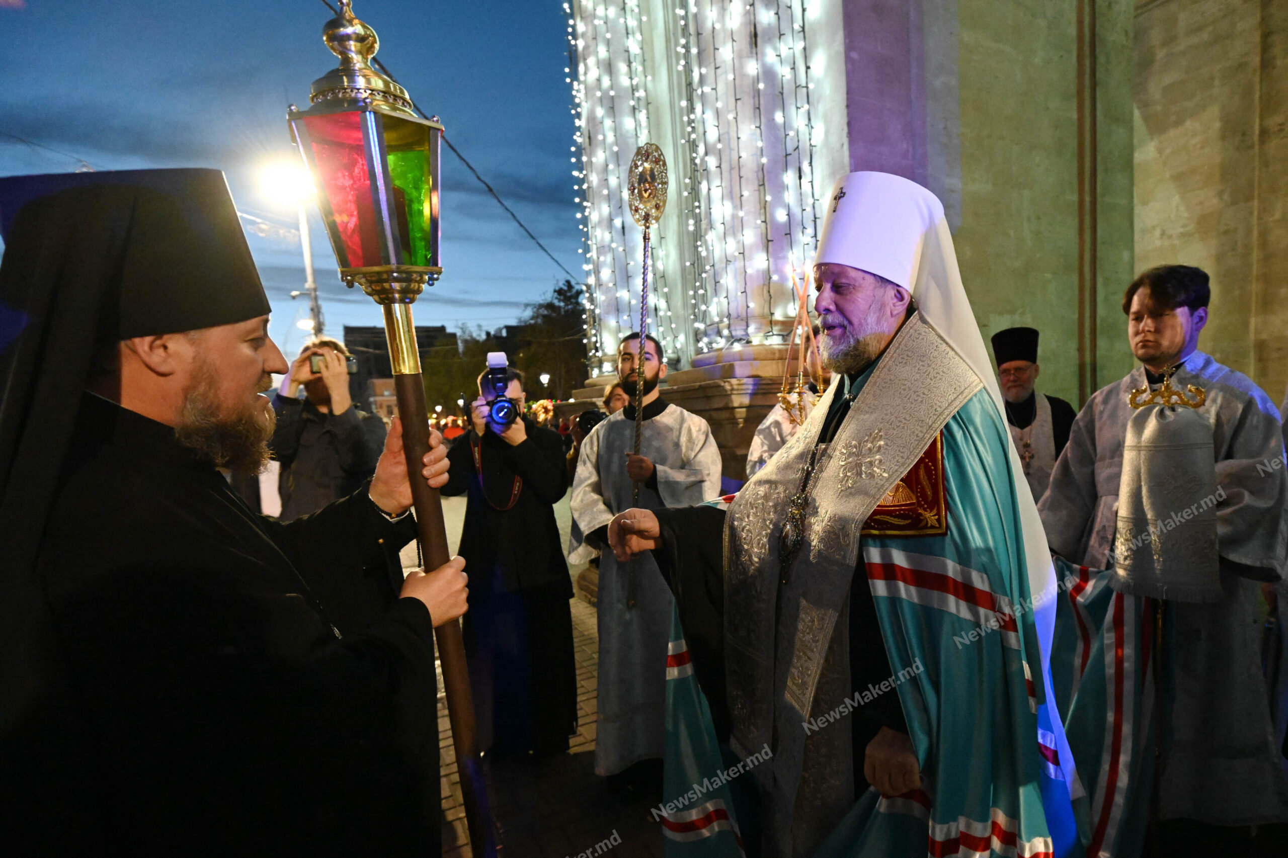 (Fotoreportaj NM) Slujba de Înviere la Catedrala „Nașterea Domnului” din capitală