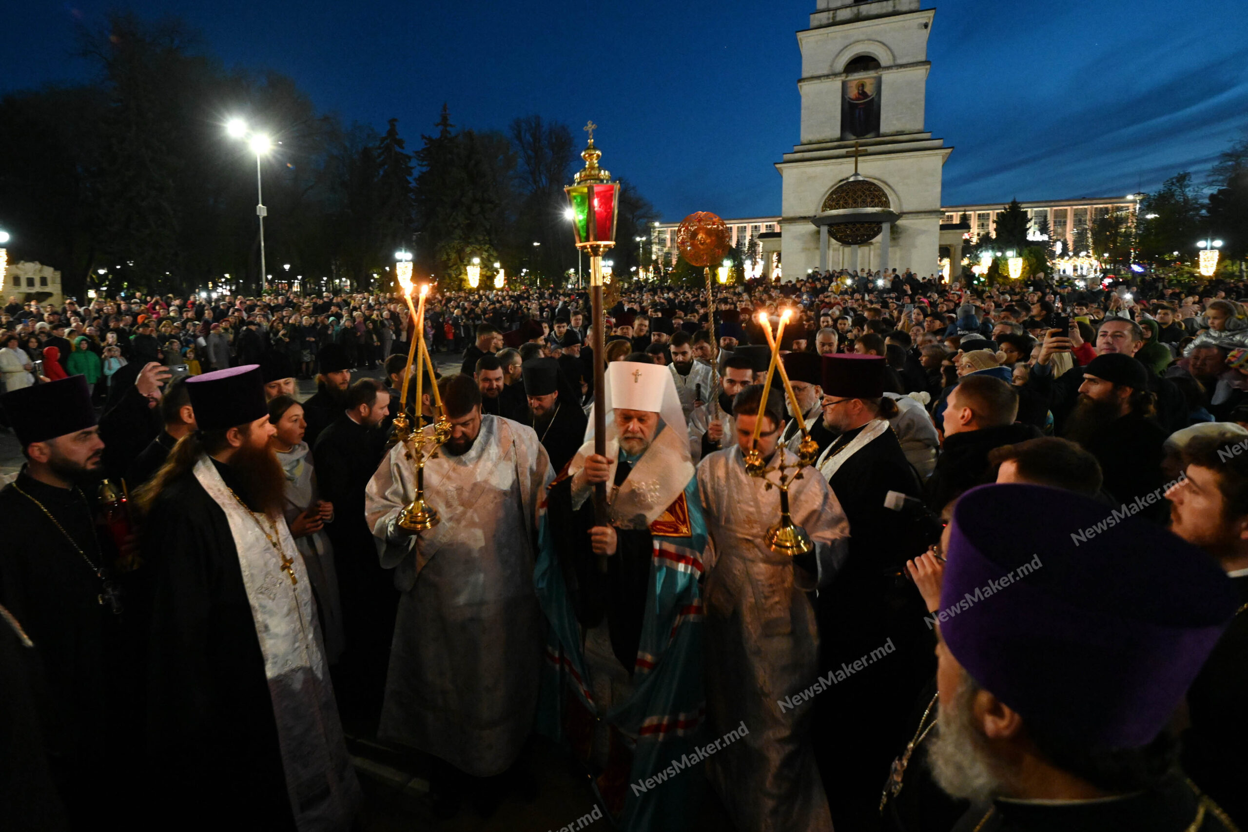 (Fotoreportaj NM) Slujba de Înviere la Catedrala „Nașterea Domnului” din capitală