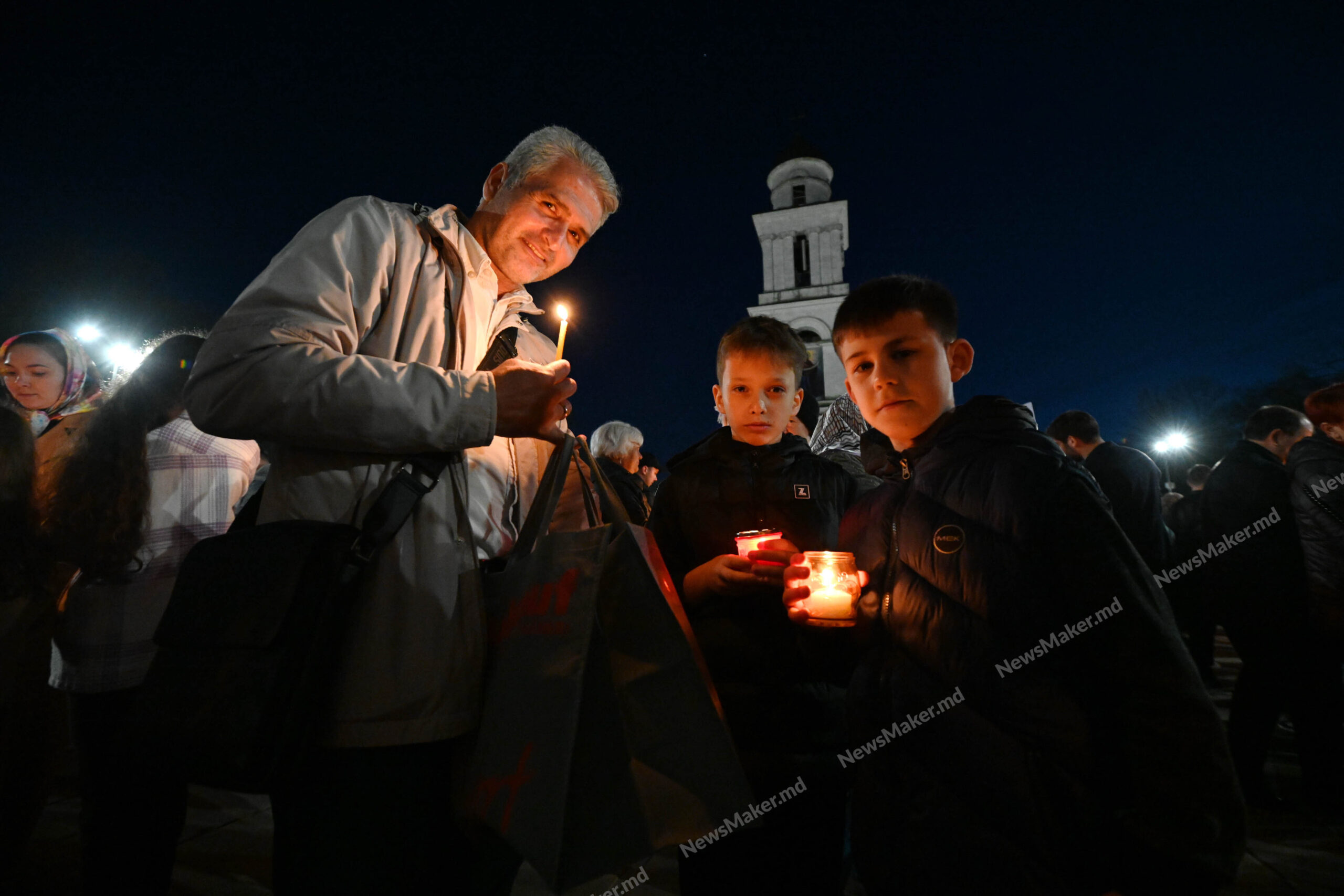 (Fotoreportaj NM) Slujba de Înviere la Catedrala „Nașterea Domnului” din capitală