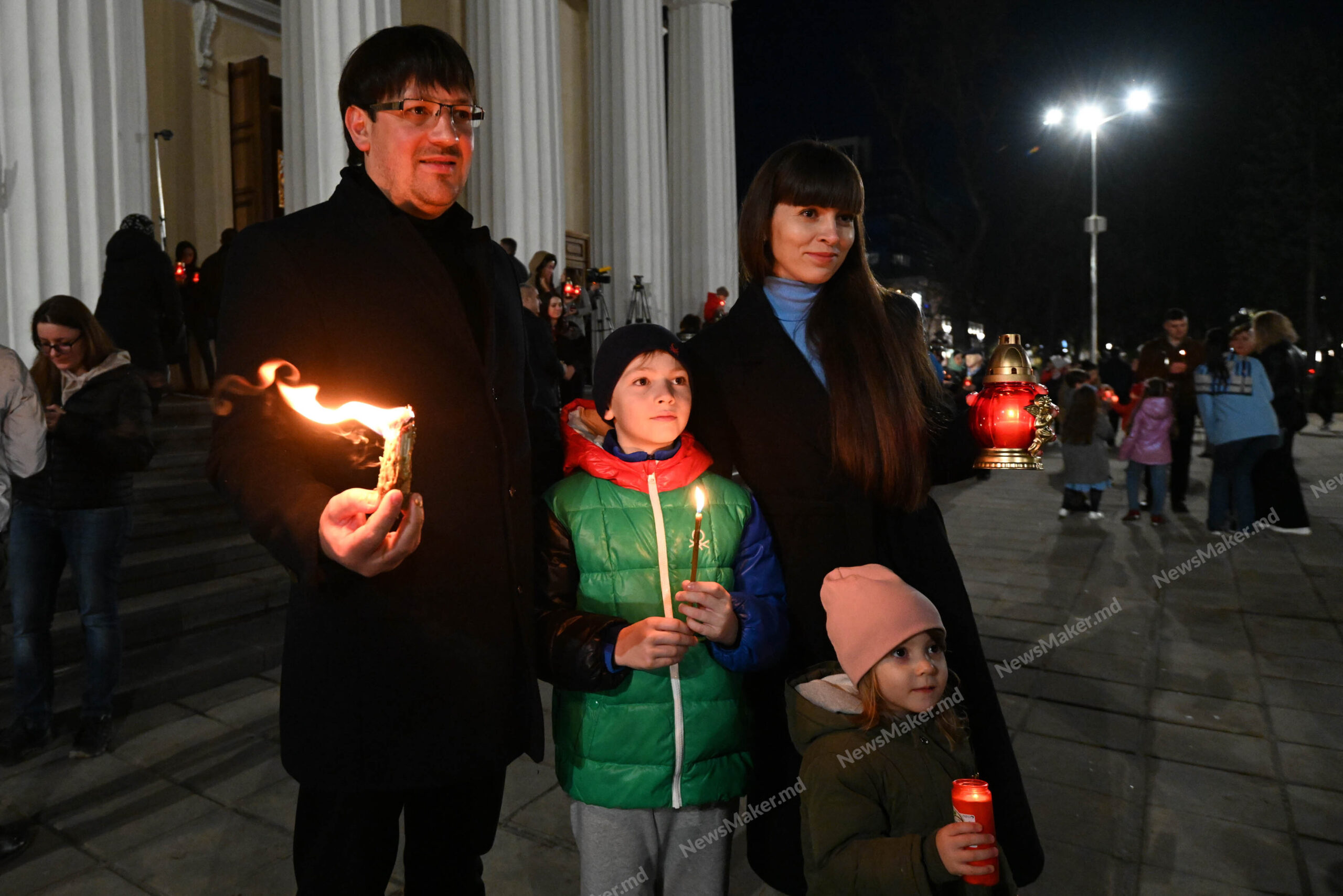 (Fotoreportaj NM) Slujba de Înviere la Catedrala „Nașterea Domnului” din capitală