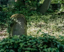 Povești despre cimitirele evreiești. Studenții moldoveni pot câștiga vouchere în valoare de €1000