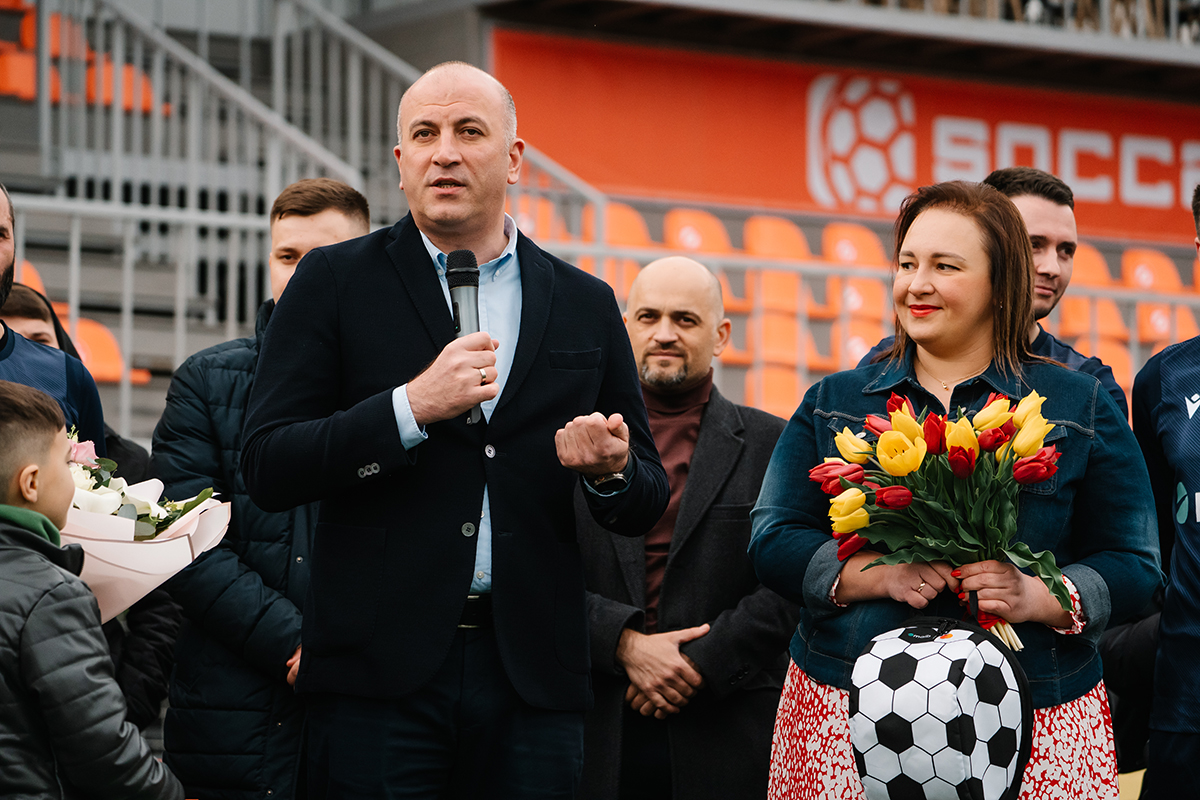 Emoții la superlativ pe un teren de fotbal. Maib și Mastercard au anunțat câștigătorul marelui premiu care va merge la UEFA Champions League 2023