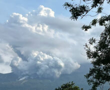 Un vulcan din Costa Rica a erupt exploziv și a contaminat apele din zonă