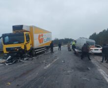 На трассе Кишинев-Леушены произошло лобовое столкновение. Водитель Mercedes погиб на месте