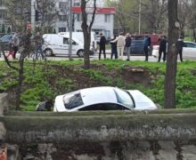 (FOTO) Un Ford și o Toyota s-au tamponat violent la o intersecție din capitală