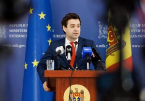 Popescu pleacă la Bruxelles. Mureșan: Comisia Europeană va anunța astăzi dacă recomandă începerea negocierilor de aderare a Moldovei la UE