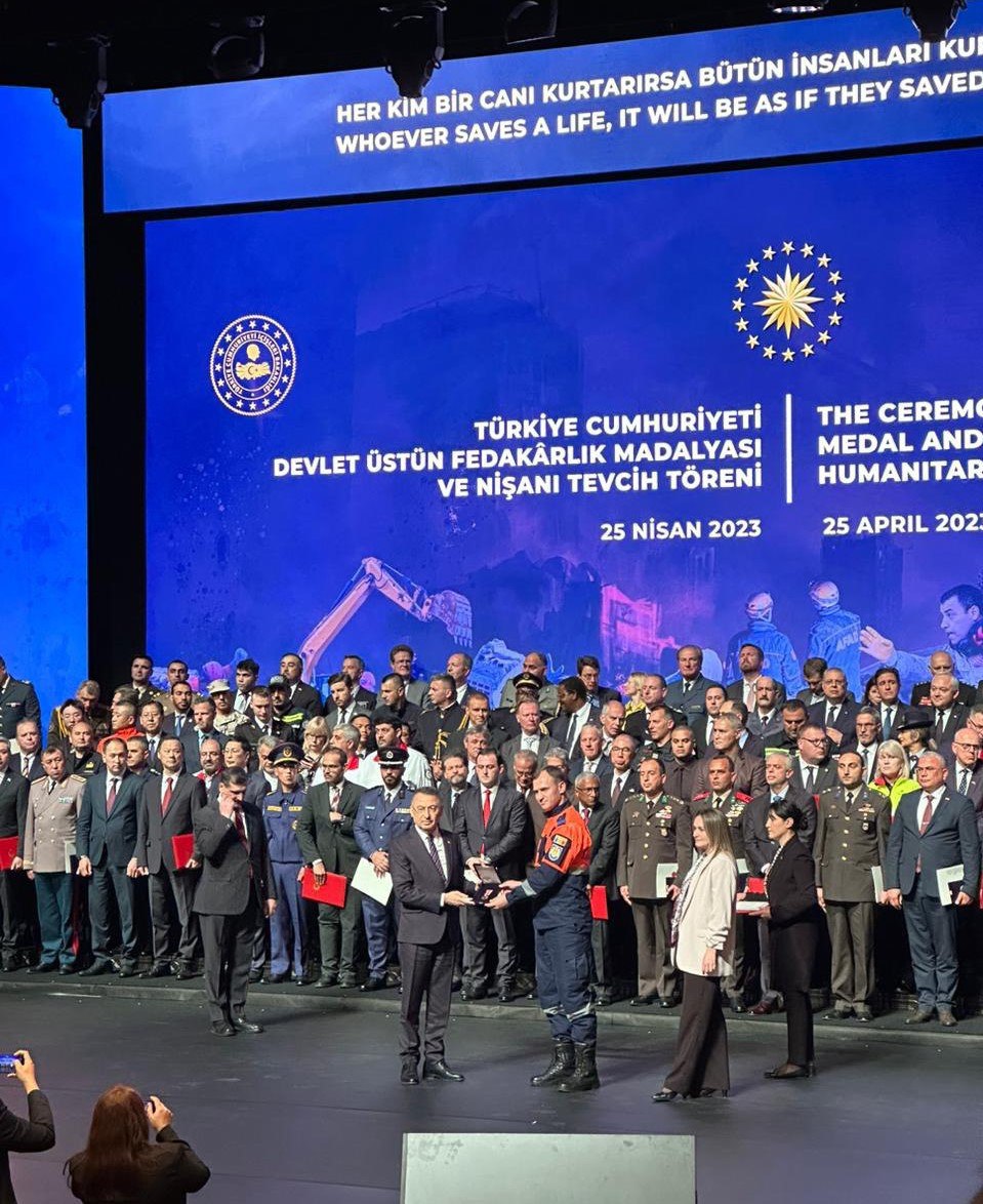 FOTO Ceremonie în Turcia: salvatorii moldoveni care au ajutat victimele cutremurului s-au ales cu „Medalia de recunoștință” 