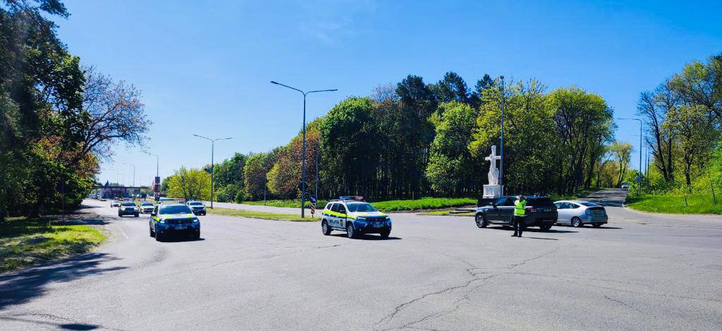 (ВИДЕО) Полиция проводит учения в Кишиневе. Общественный транспорт ходит с опозданием