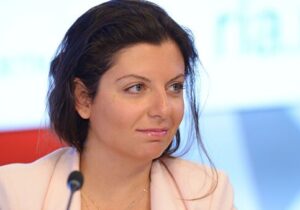 Propagandista rusă Margarita Simonian s-a plâns că a primit un colet cu „urme de explozibil”. Înăuntru a găsit o jucărie sexuală