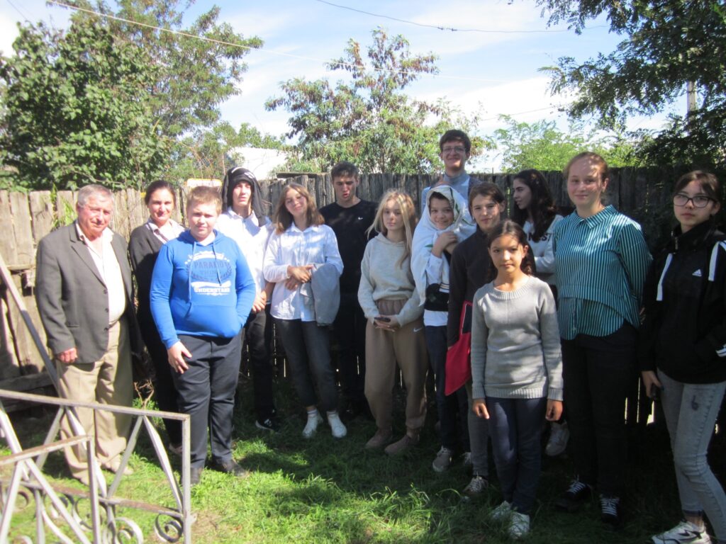 Команда из Молдовы победила в международном конкурсе «Сохранение еврейских кладбищ»
