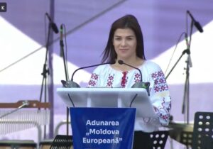 „Vin dintr-o țară mică, dar cu inimă mare”: Luptătoarea Anastasia Nichita a cerut, din PMAN, condiții europene pentru sportivii moldoveni