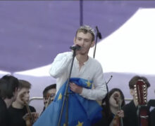 VIDEO „Ucraina, înainte de toate”. Pe scena din PMAN a urcat un tânăr, în timp ce la microfon era invitat Cristi Aldea-Teodorovici