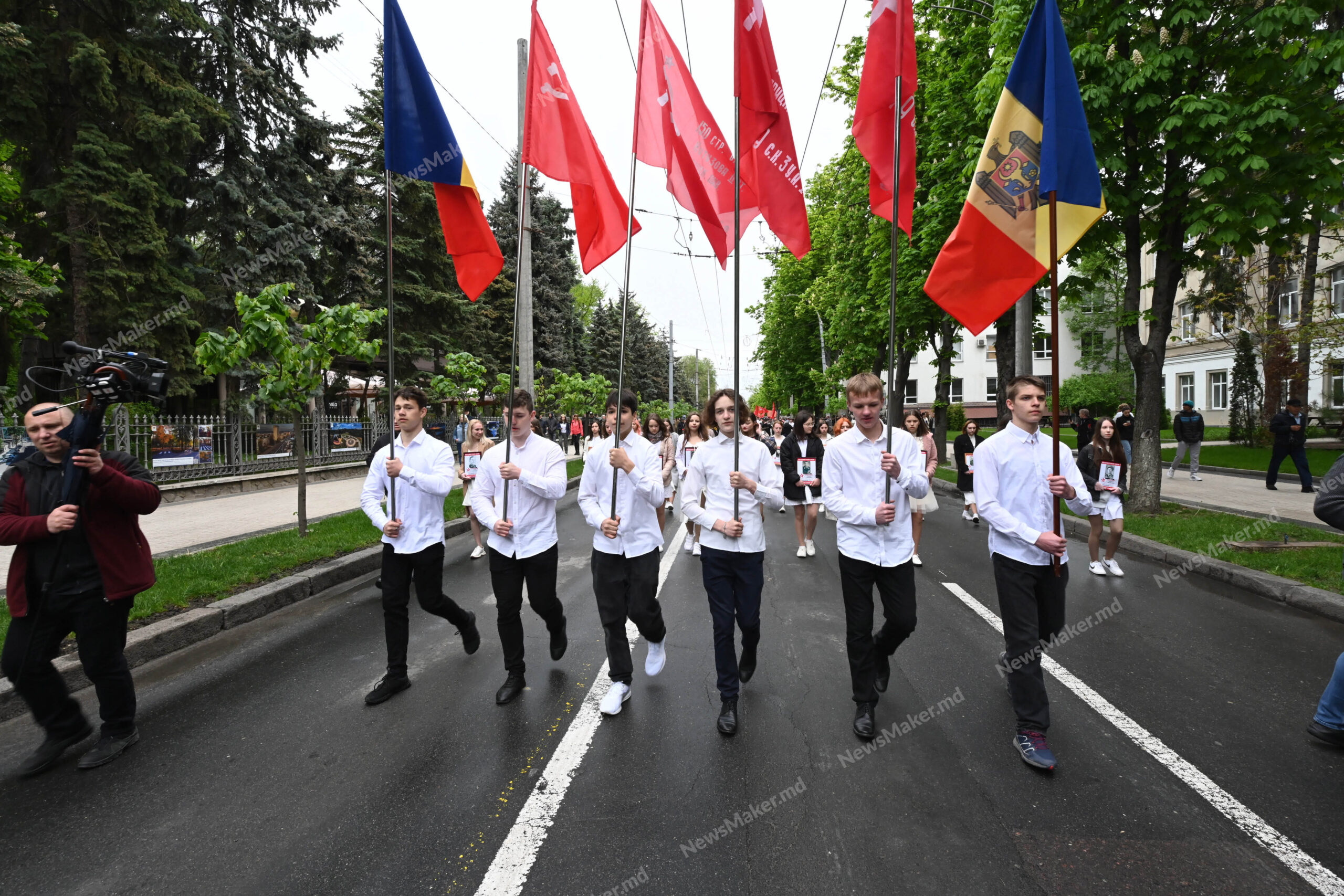 Panglici interzise, Stalin, baloane și nostalgie sovietică. 9 mai la Chișinău - FOTOREPORTAJ