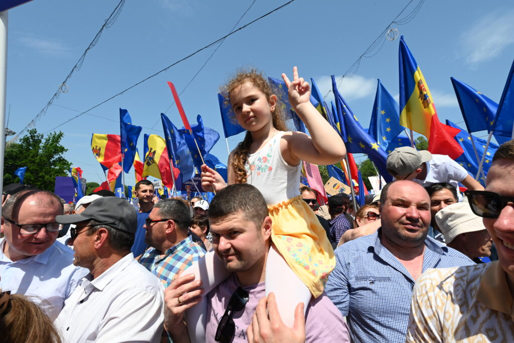 „Generația celor care nu sunt nostalgici după înghețata sovietică”. Reportaj NM de la Adunarea „Moldova Europeană”