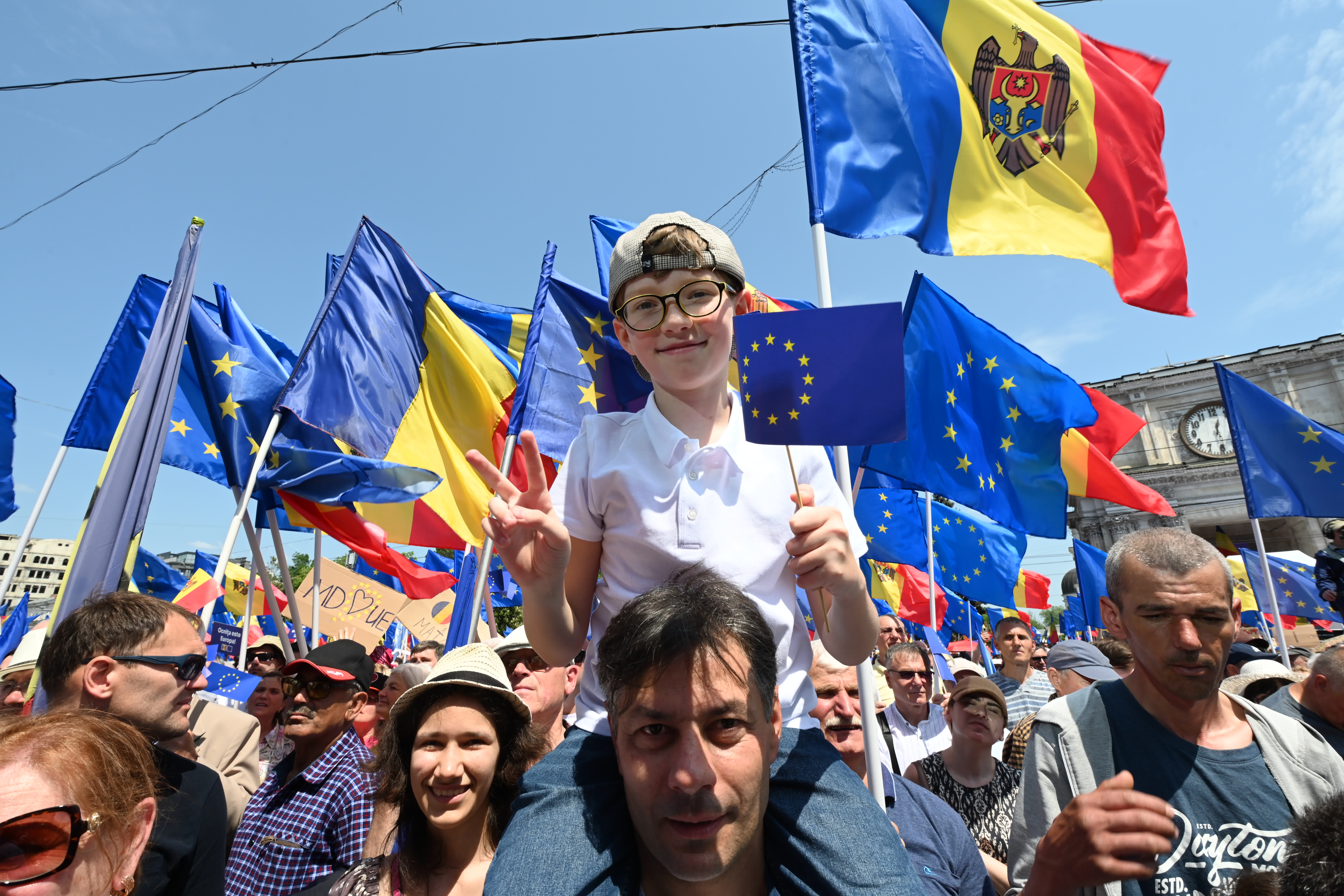 NM Espresso: как в Молдове будут отмечать 9 мая, что об этом сказал посол ЕС, и почему Наталья Барбу не прошла в финал «Евровидения»