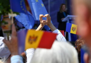 VIDEO „Urmează stația – Uniunea Europeană”: Reacții la Chișinău, după ce Moldova a primit undă verde pentru deschiderea negocierilor de aderare la UE