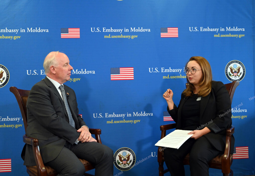 (ВИДЕО) «Это делается, чтобы дестабилизировать ситуацию в стране». Посол США в Молдове об угрозах, санкциях, Приднестровье и Гагаузии. Интервью NM