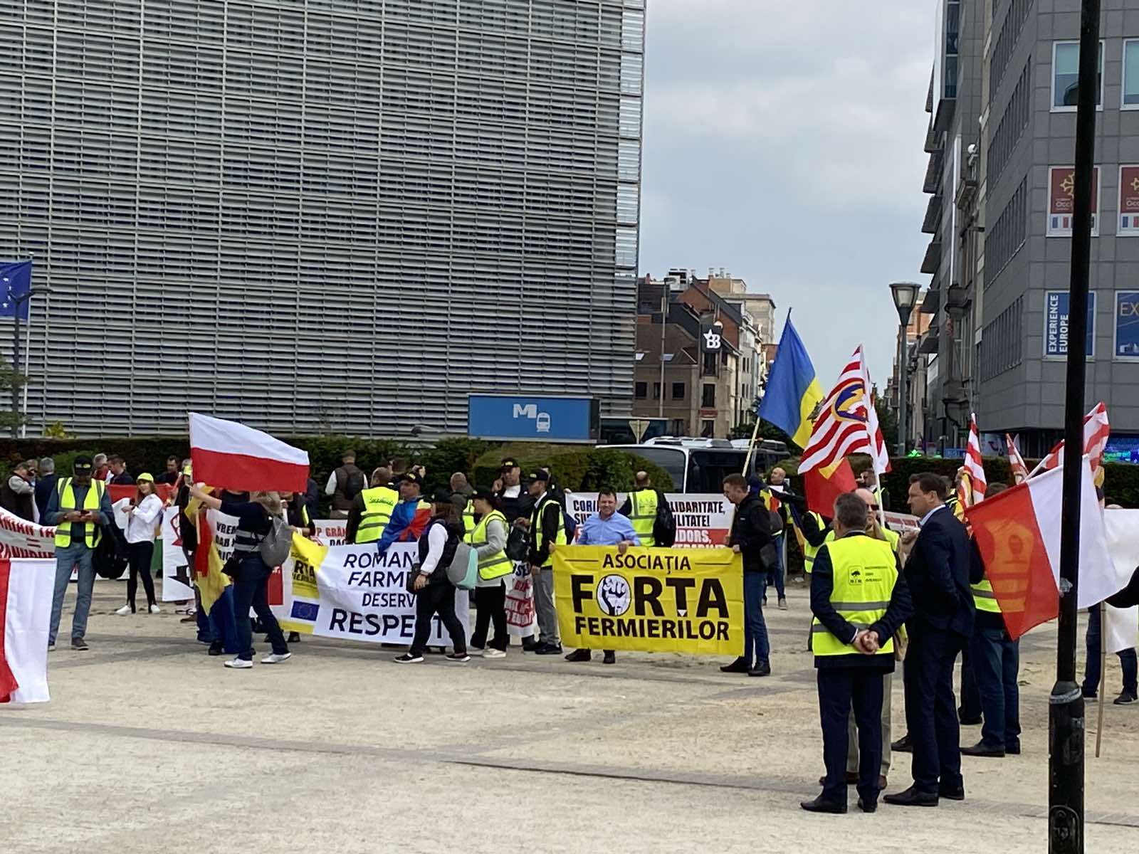 FOTO Forța Fermierilor a protestat la Bruxelles: a cerut fonduri speciale și s-a plâns pe Guvernul de la Chișinău