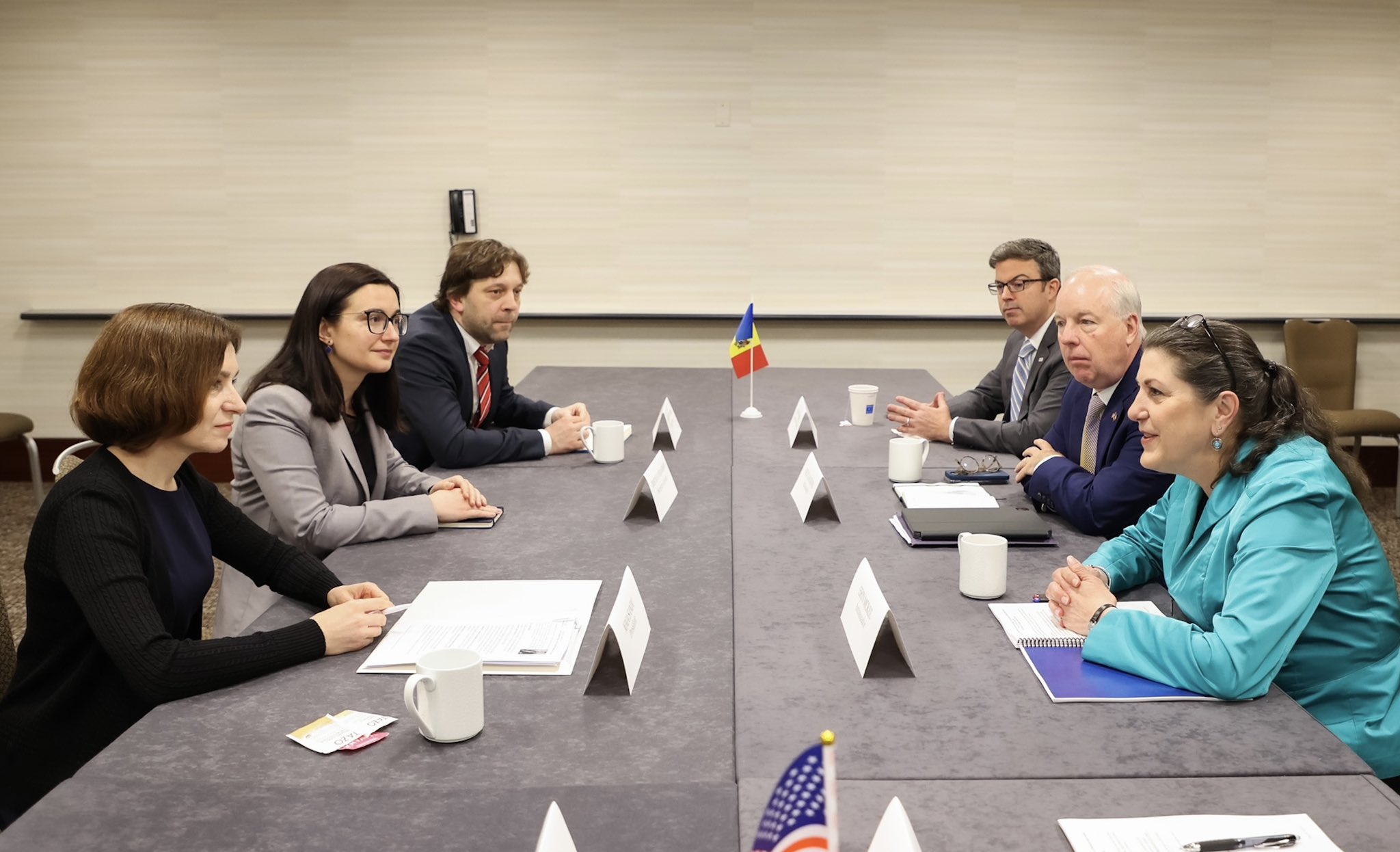 FOTO Maia Sandu a discutat cu un senator și un congresmen despre cum SUA pot să ajute Moldova să facă mai ușor față provocărilor