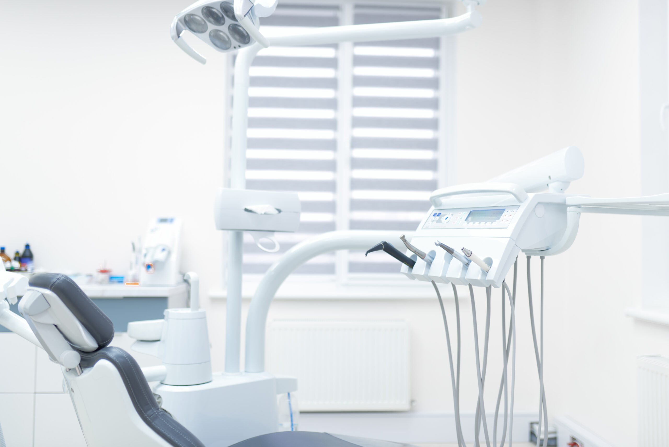 Советы эксперта. Как исправить зубочелюстные дефекты без длительных походов к стоматологу
