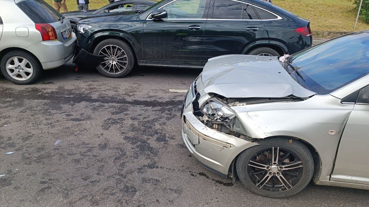 (ФОТО) Авария в Кишиневе. Столкнулись шесть автомобилей