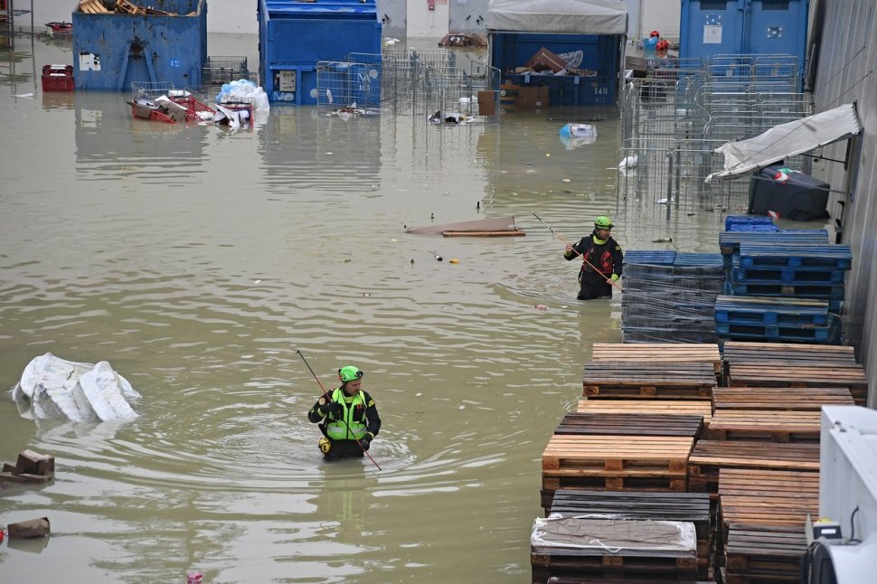 VIDEO Inundații devastatoare în Italia: 8 oameni au murit. Grand Prix-ul a fost amânat
