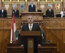 «Шовинисты не пользуются уважением». Премьер-министр Венгрии и депутаты правящей коалиции отказались почтить память Навального
