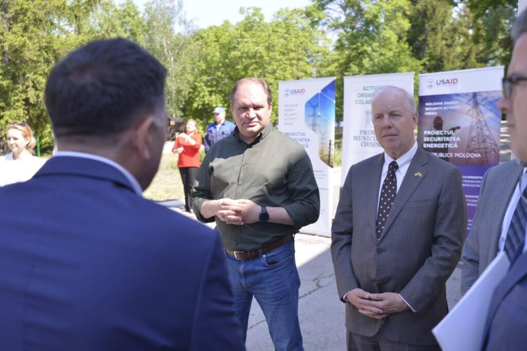 „Ambasada SUA este mereu alături de Primăria Chișinău”. Mesajul lui Ceban, după ce americanii au dăruit 3 generatoare pentru Apă-Canal