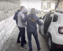 (ВИДЕО) Полиция арестовала трех «домушников». Они ограбили 12 квартир в Кишиневе
