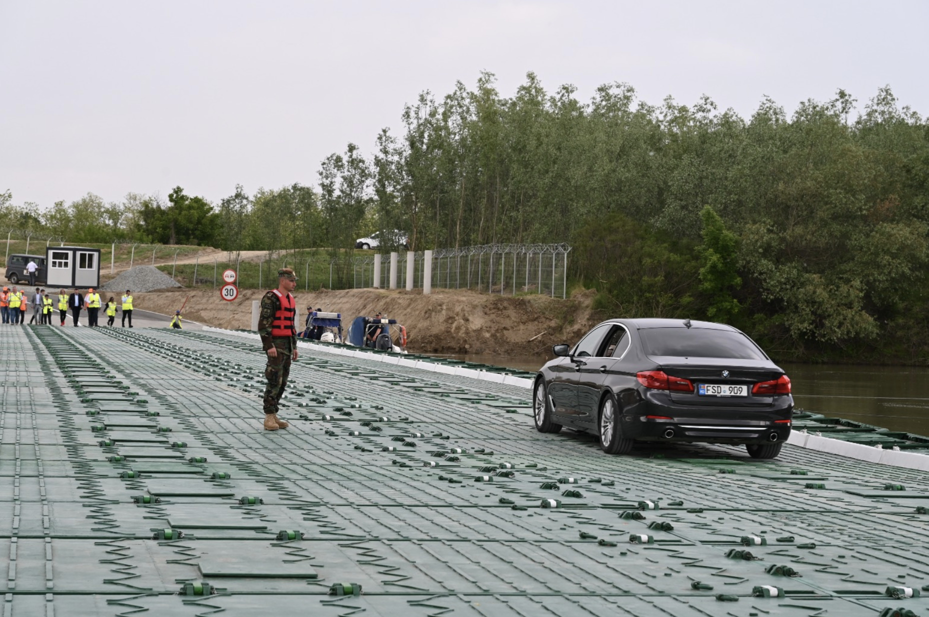 (ФОТО) На границе с Румынией открылся новый контрольно-пропускной пункт