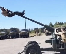 (ВИДЕО) В TikTok появилось видео с молдавскими солдатами, которые катаются на стволе пушки. Что говорят в минобороны