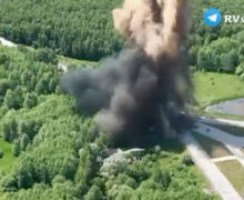 (ВИДЕО) Россияне взорвали дорогу в Черниговской области Украины у границы с РФ. «Опасаются наступления на Брянск»