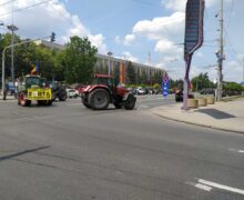 (ФОТО, ВИДЕО) В Кишиневе протестующие фермеры перекрыли проспект Штефена чел Маре