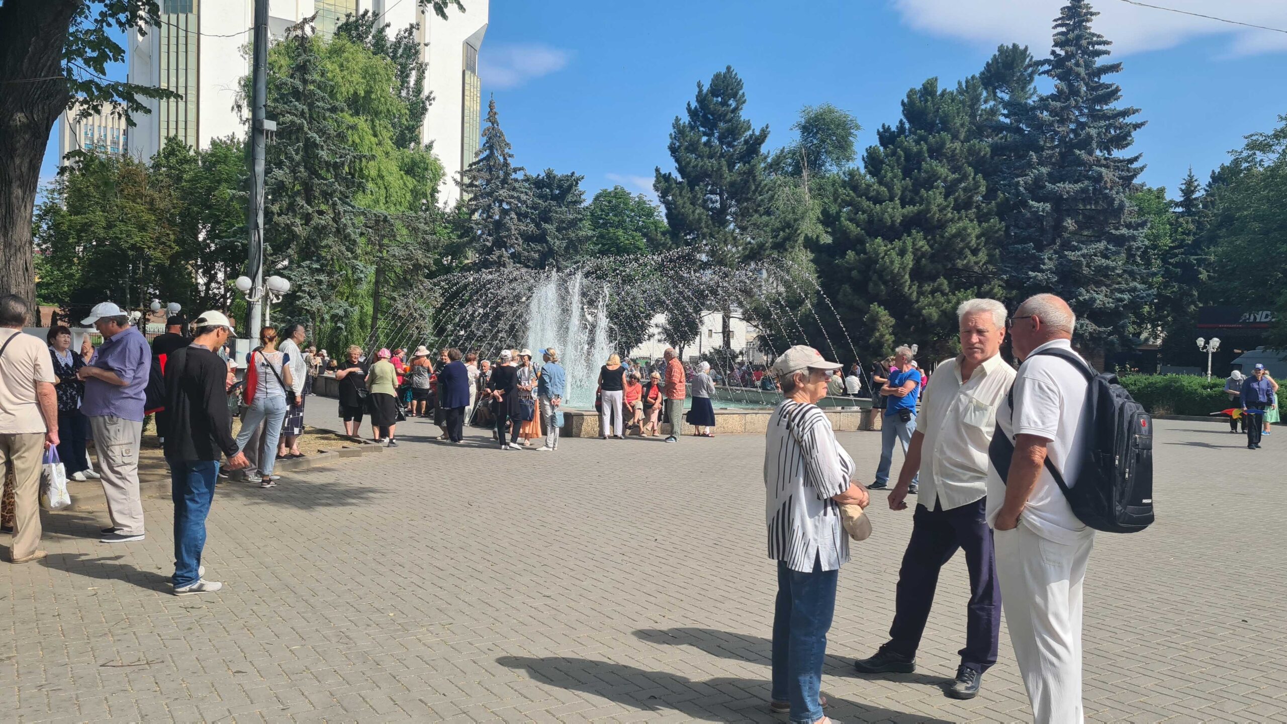 VIDEO Simpatizanții lui Șor protestează la Chișinău, în susținerea patentarilor