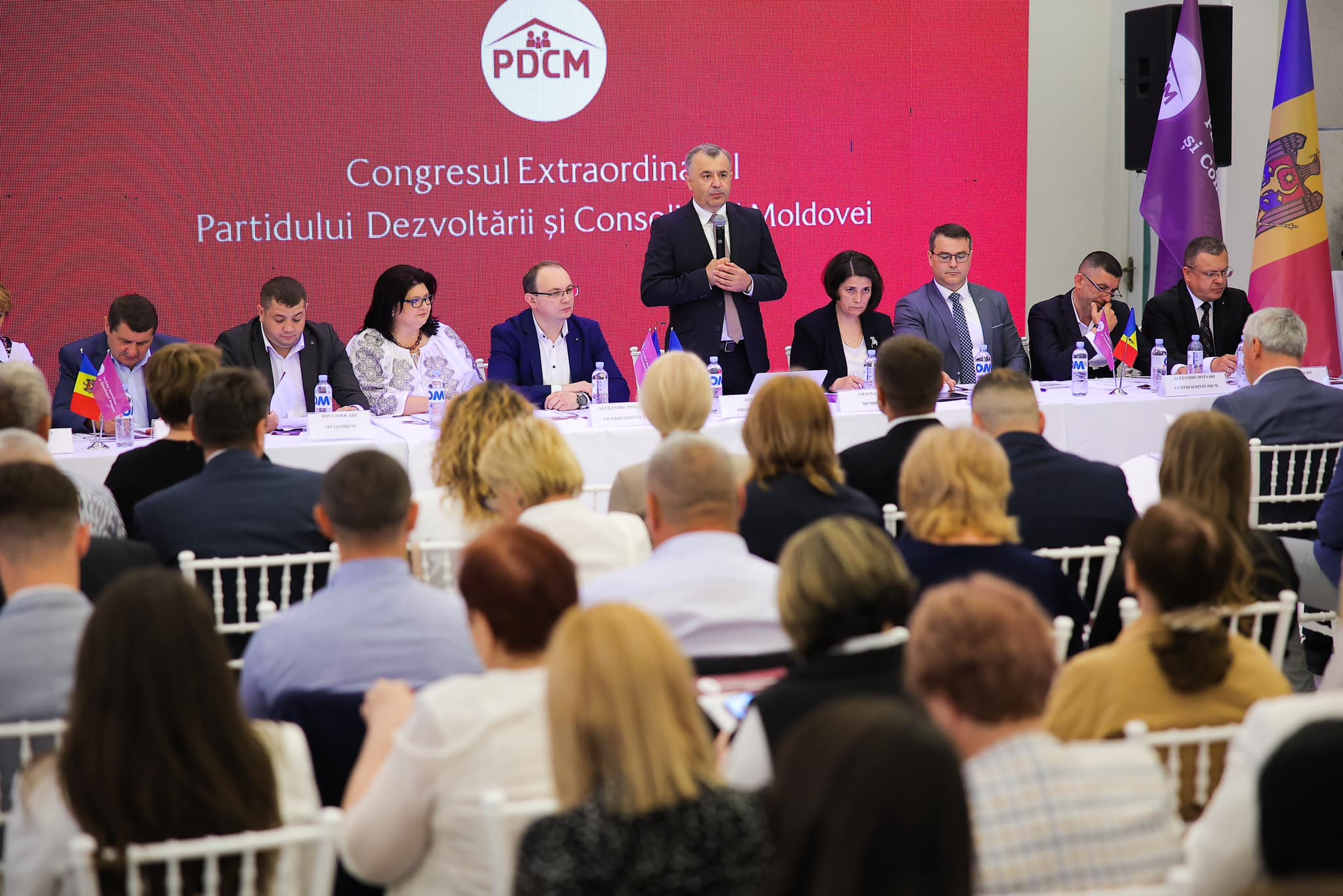 FOTO Irina Vlah a participat la congresul PDCM, condus de Ion Chicu. Fostul premier: „Partidul a crescut considerabil”