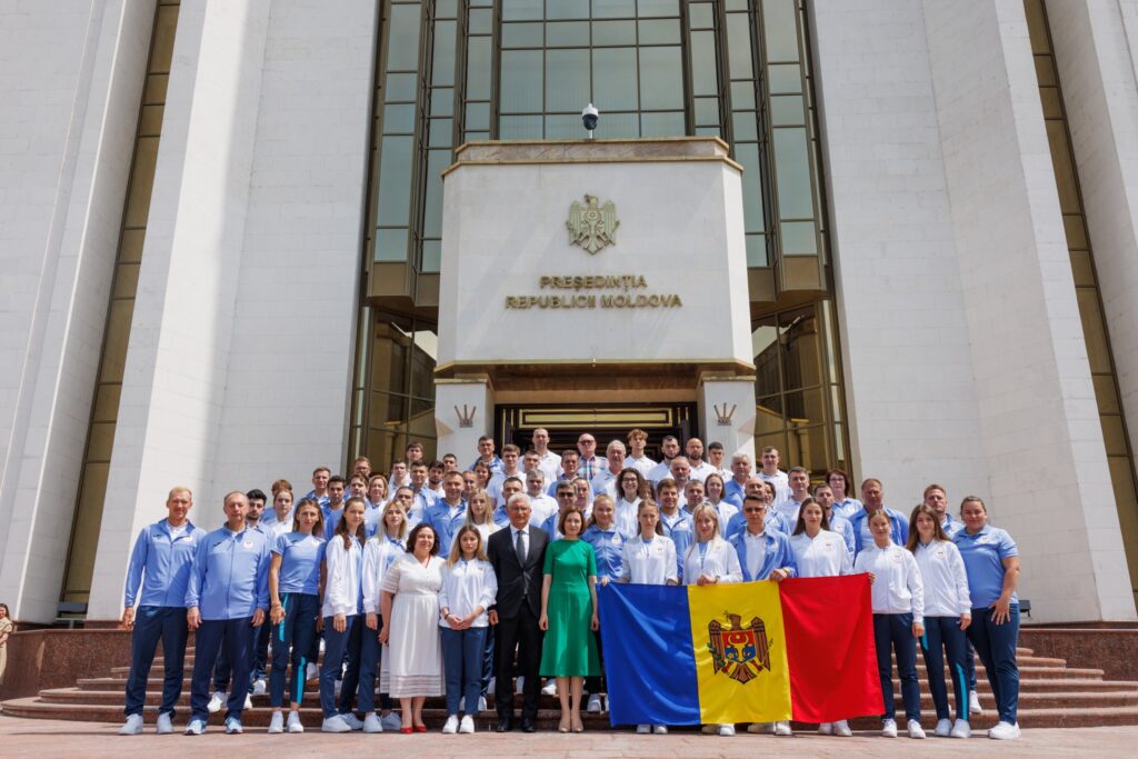 Maia Sandu a transmis drapelul de stat Echipei Olimpice, care va reprezenta Moldova la Jocurile Europene din Polonia