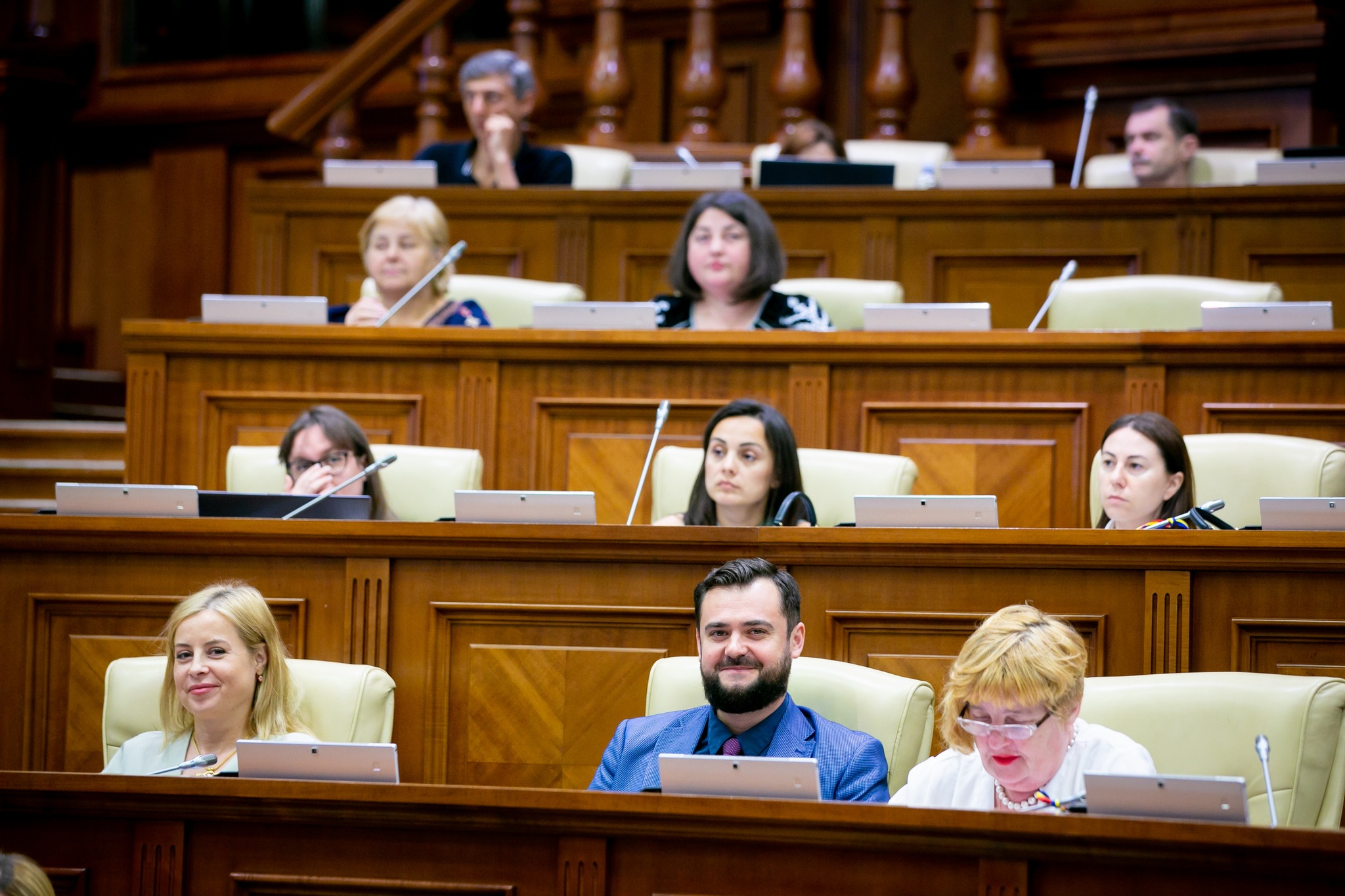 Conferință la Parlament cu reprezentanții asociațiilor obștești. Grosu: Moldova are astăzi o nouă șansă la democrație inclusiv datorită societății civile