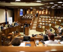 Conferință la Parlament cu reprezentanții asociațiilor obștești. Grosu: Moldova are astăzi o nouă șansă la democrație inclusiv datorită societății civile