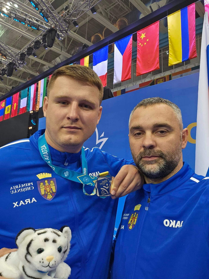 FOTO Sportivii moldoveni au cucerit argintul și bronzul la Campionatul Mondial de Lupte Corp la Corp