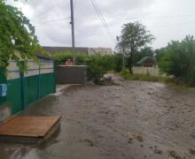 VIDEO Ceadîr-Lunga: străzi transformate în râuri după ploaia abundentă. Câte locuințe au fost inundate
