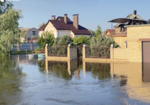 В Херсонской области Украины затоплен 71 дом и 3 моста. Продолжается эвакуация жителей
