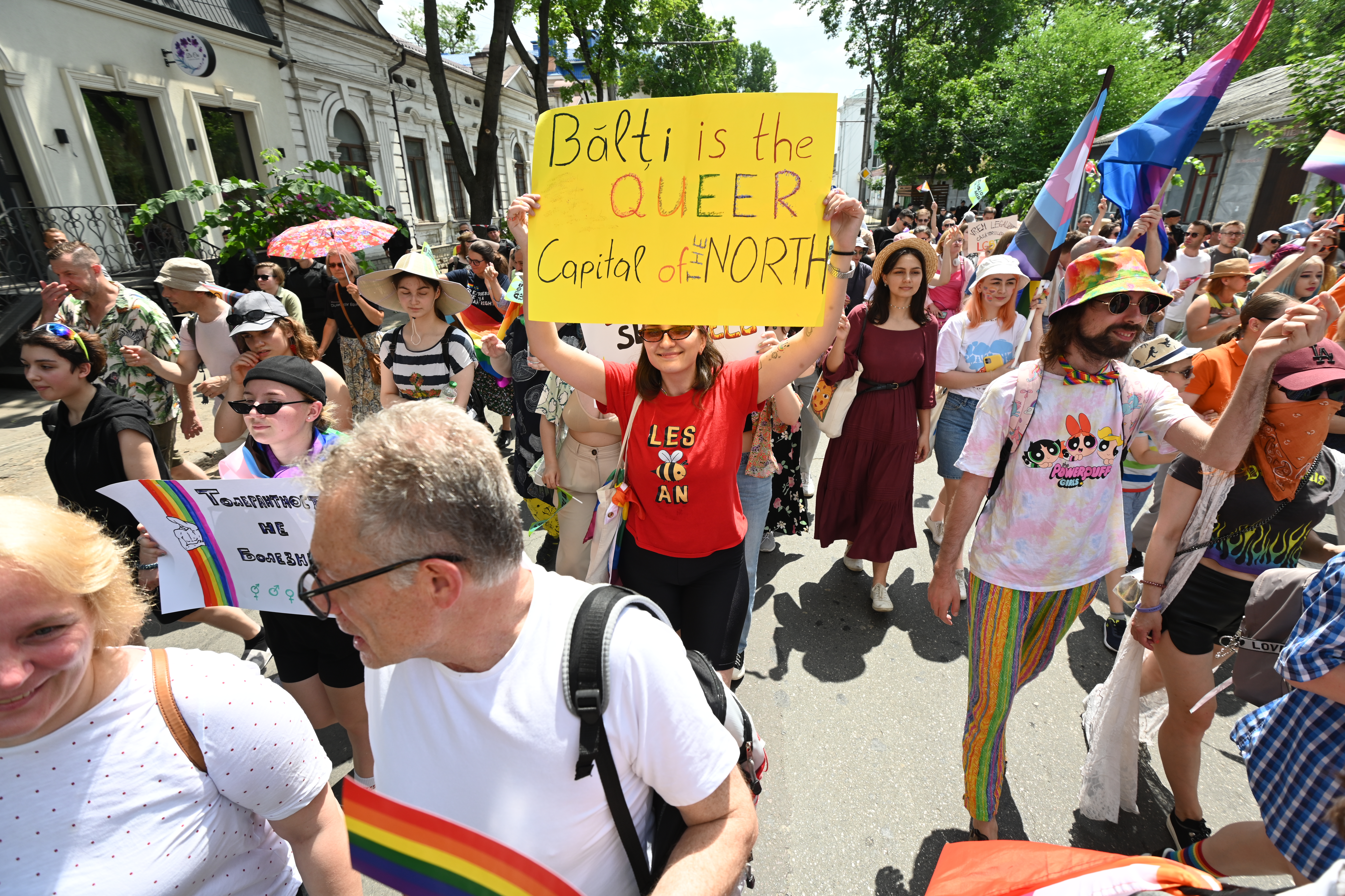 В Кишиневе прошел крупнейший ЛГБТ-марш. И контракции. Как это было? Фоторепортаж NM