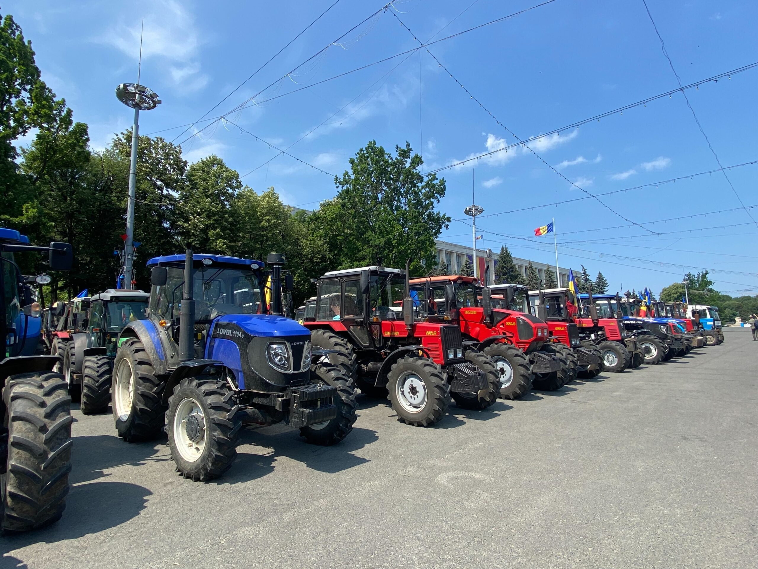 LIVE Protestul „tractoarelor”. De ce fermierii au lăsat câmpurile goale și au venit în capitală?